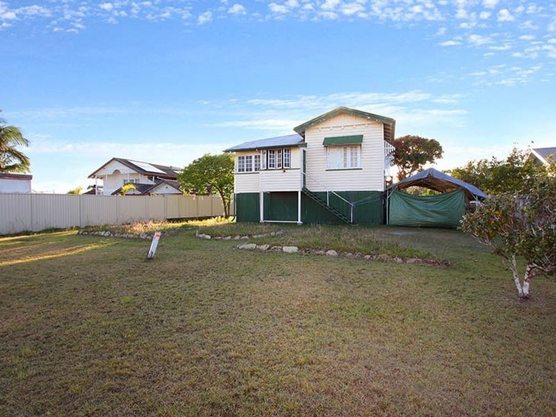 37 Alamau Street & 221a Benowa Road, Benowa QLD 4217