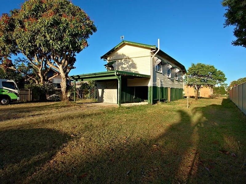 37 Alamau Street & 221a Benowa Road, Benowa QLD 4217