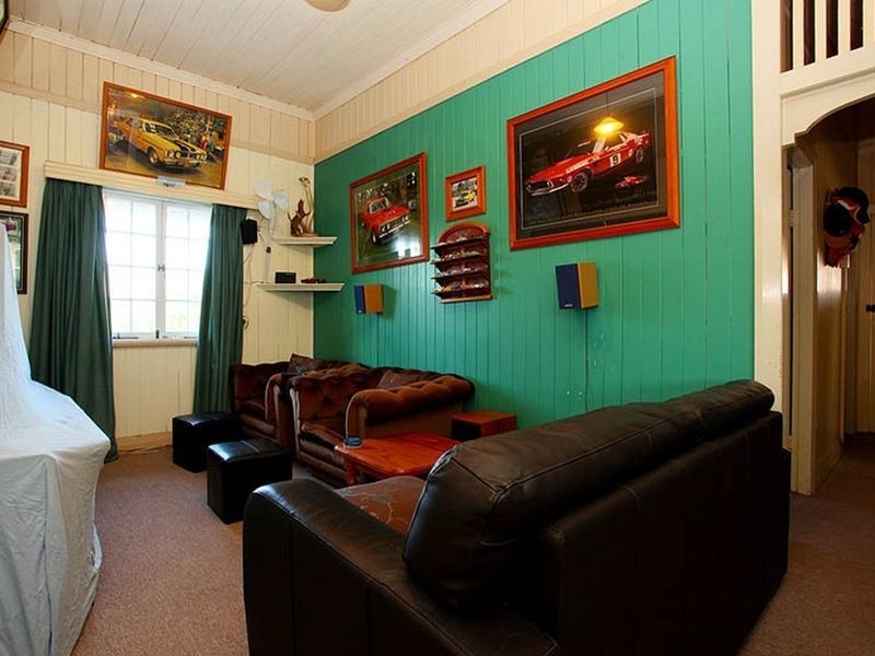 37 Alamau Street & 221a Benowa Road, Benowa QLD 4217