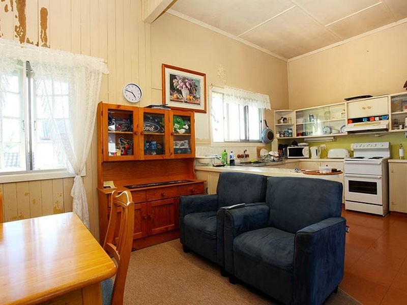 37 Alamau Street & 221a Benowa Road, Benowa QLD 4217