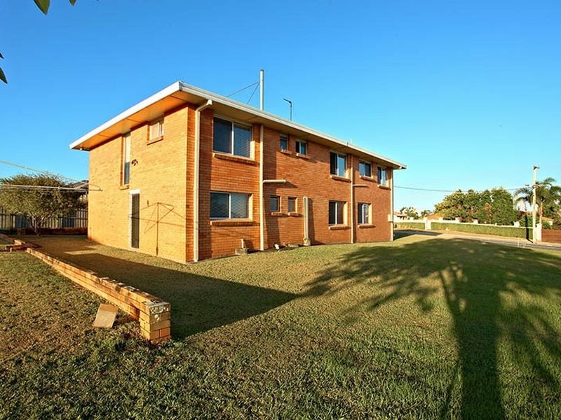 37 Alamau Street & 221a Benowa Road, Benowa QLD 4217