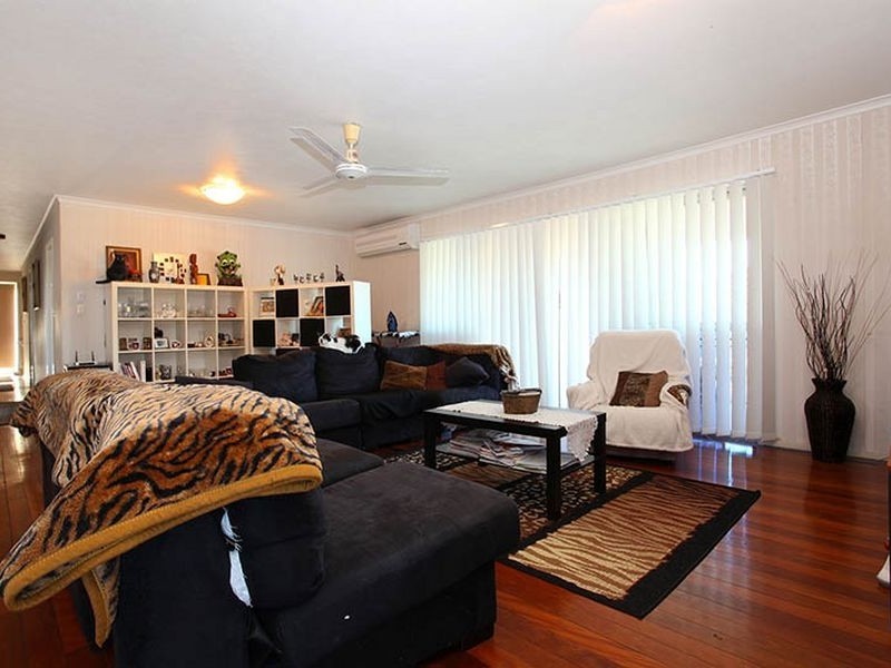 37 Alamau Street & 221a Benowa Road, Benowa QLD 4217