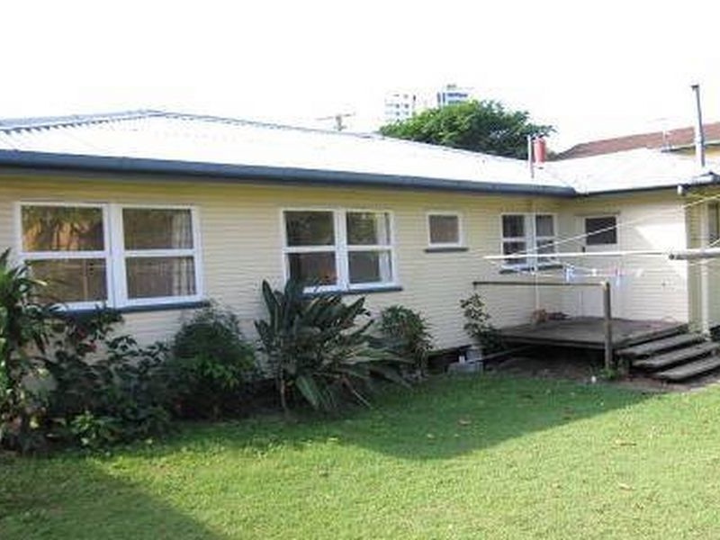 12 Phillip Street, Labrador QLD 4215