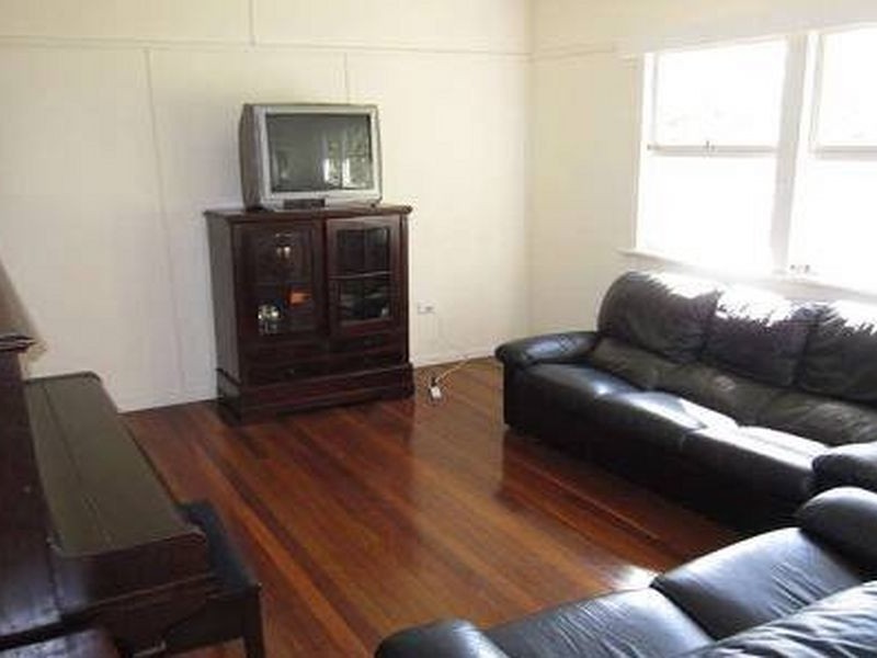 12 Phillip Street, Labrador QLD 4215
