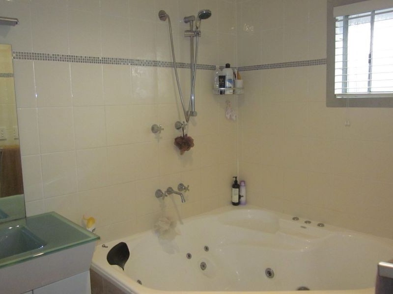 61A Ridgeway Ave, Southport QLD 4215