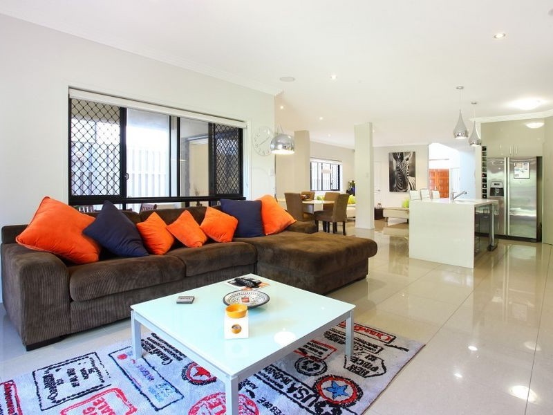 10 Meron Street, Southport QLD 4215