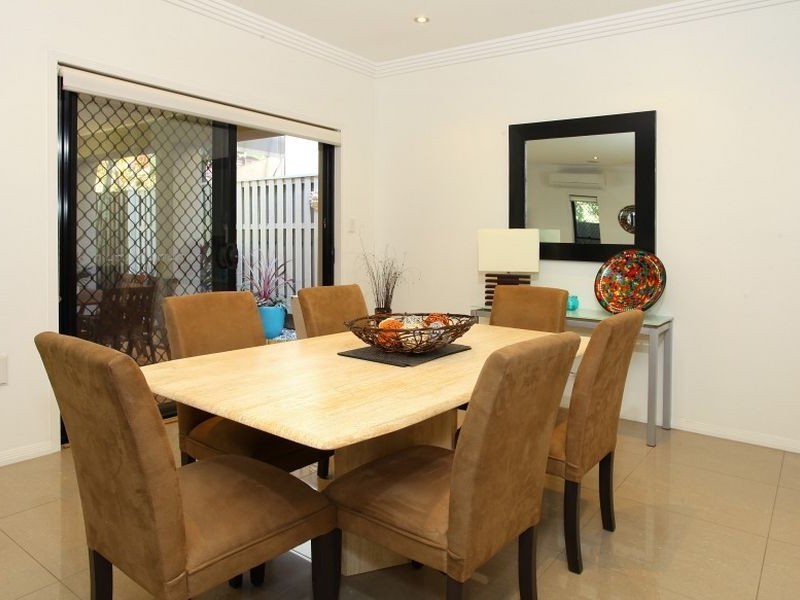 10 Meron Street, Southport QLD 4215