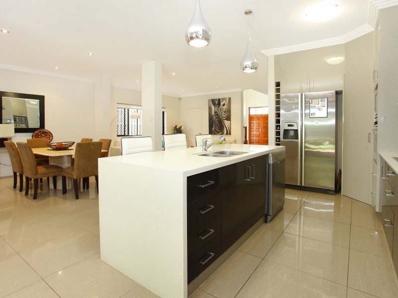 10 Meron Street, Southport QLD 4215
