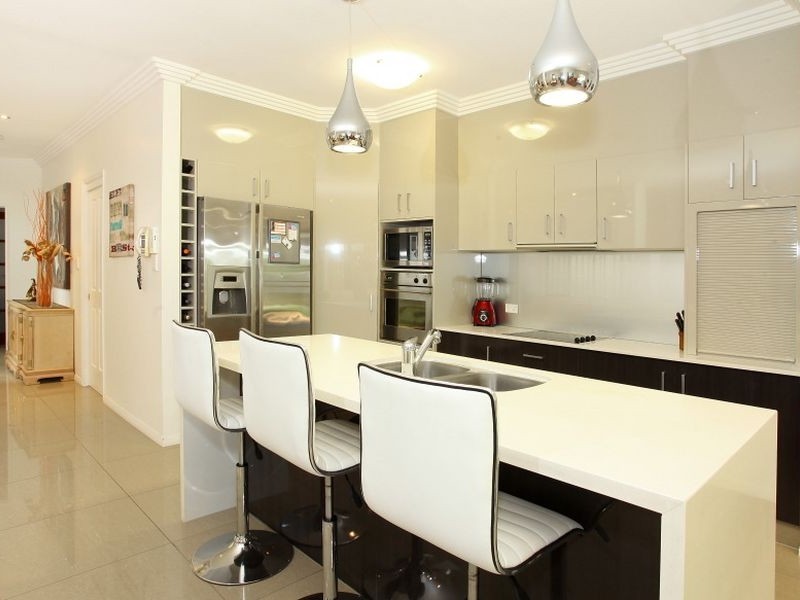 10 Meron Street, Southport QLD 4215