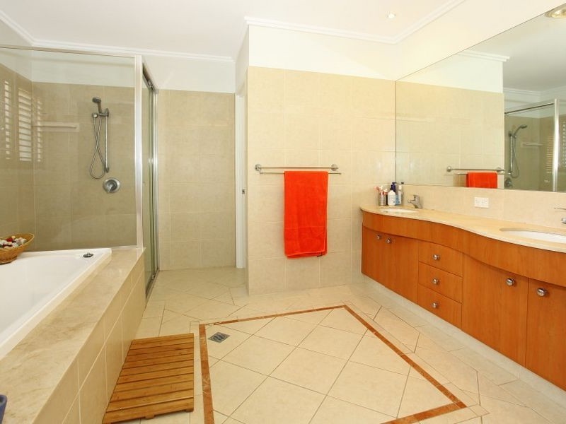 10 Meron Street, Southport QLD 4215