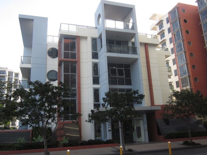 214/3 Como Crescent, Southport QLD 4215