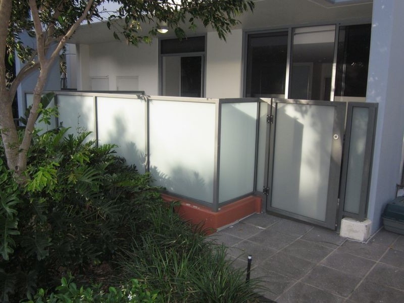 214/3 Como Crescent, Southport QLD 4215