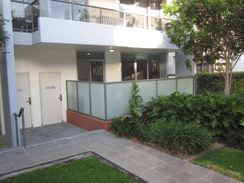 214/3 Como Crescent, Southport QLD 4215