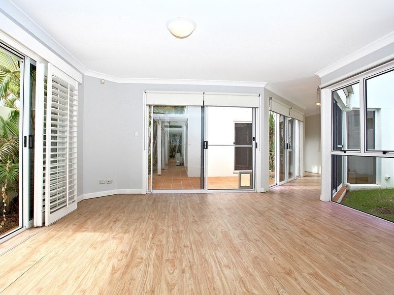 9/100 Cotlew Street East, Southport QLD 4215