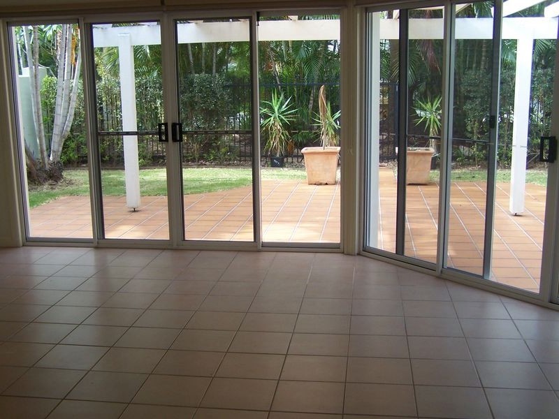 9/100 Cotlew Street East, Southport QLD 4215