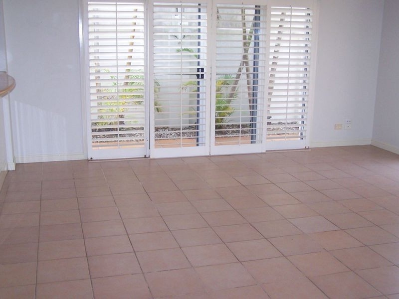 9/100 Cotlew Street East, Southport QLD 4215