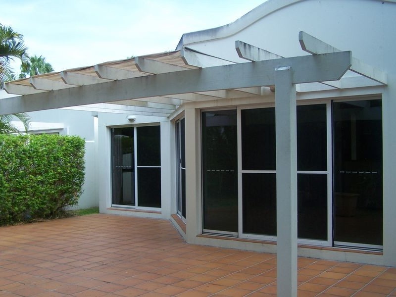 9/100 Cotlew Street East, Southport QLD 4215