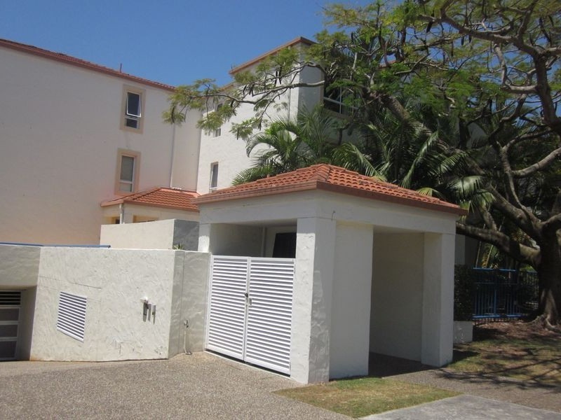 28/3-5 Norman Street, Southport QLD 4215