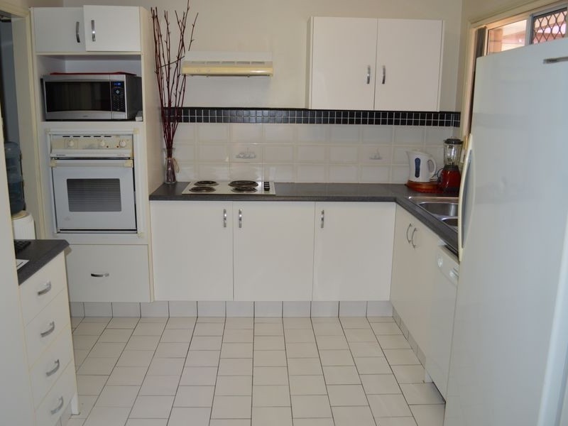 2/12 Calvary Court, Labrador QLD 4215