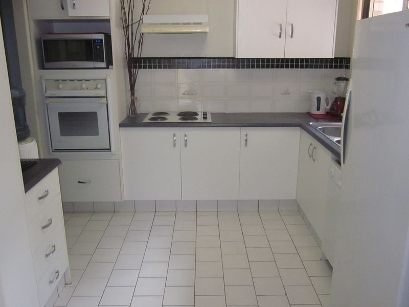 2/12 Calvary Court, Labrador QLD 4215