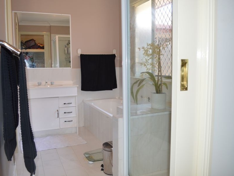 2/12 Calvary Court, Labrador QLD 4215