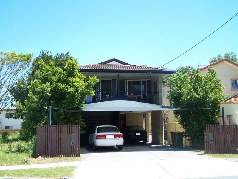 4 Hunter Avenue, Labrador QLD 4215