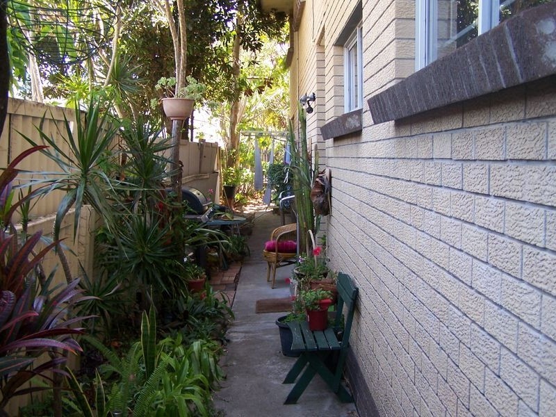 4 Hunter Avenue, Labrador QLD 4215