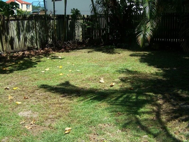 4 Hunter Avenue, Labrador QLD 4215