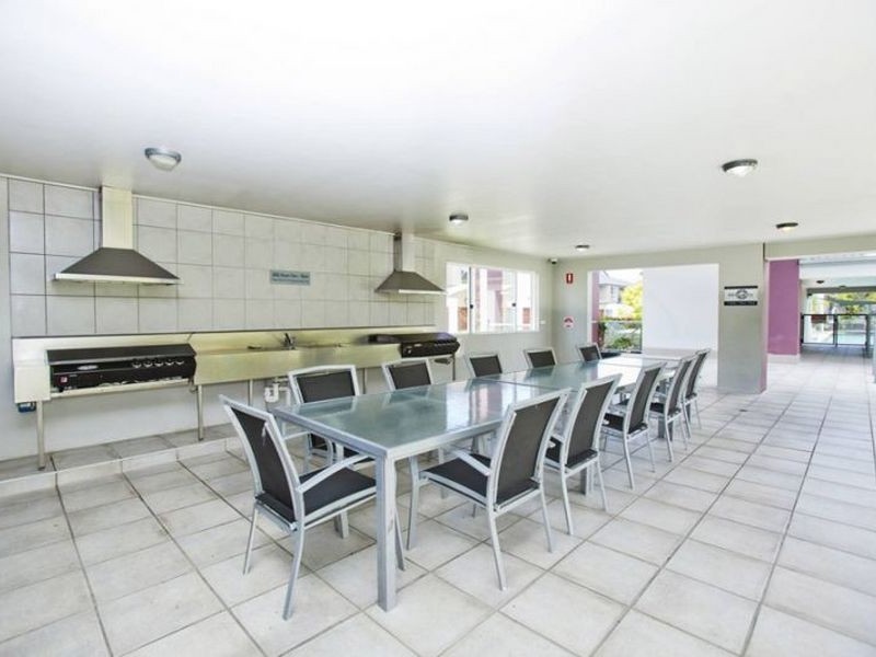 4/22 Oleander Avenue, Biggera Waters QLD 4216