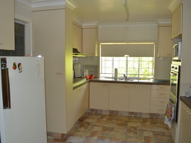 16 Brooke Avenue, Southport QLD 4215