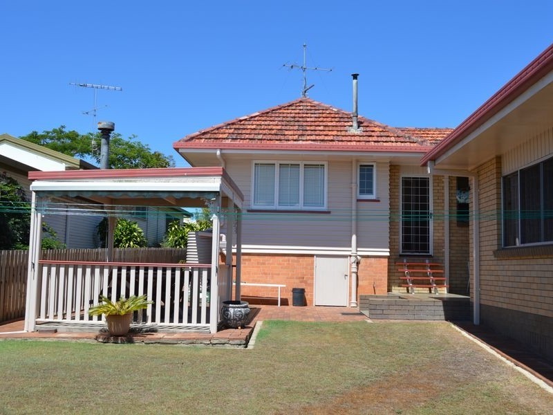 16 Brooke Avenue, Southport QLD 4215