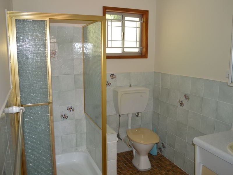 16 Brooke Avenue, Southport QLD 4215