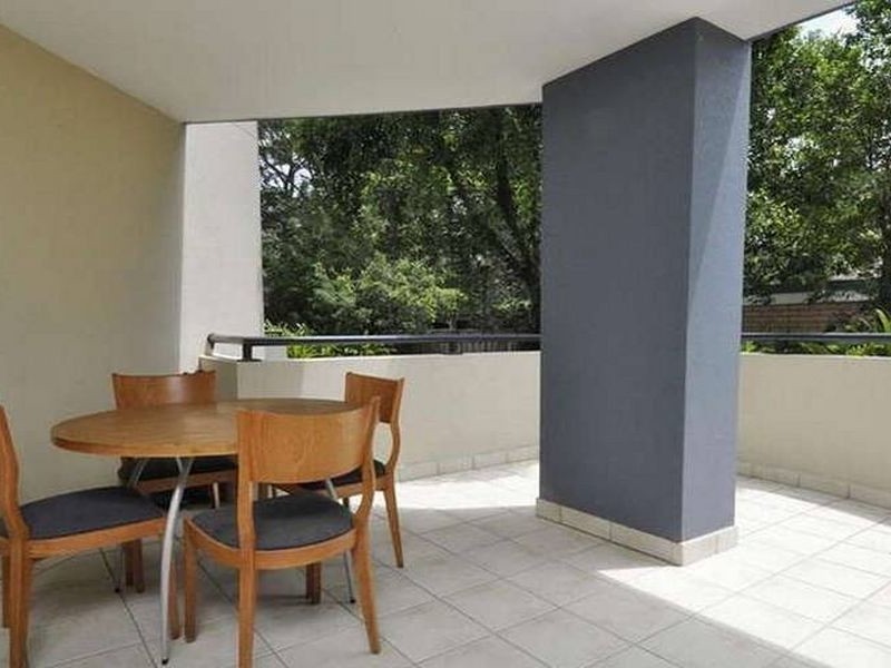 105/392 Marine Parade, Labrador QLD 4215