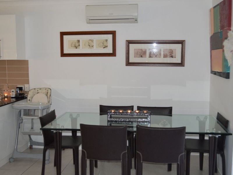 27 Fisher Ave, Southport QLD 4215