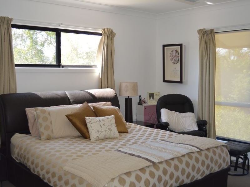 27 Fisher Ave, Southport QLD 4215