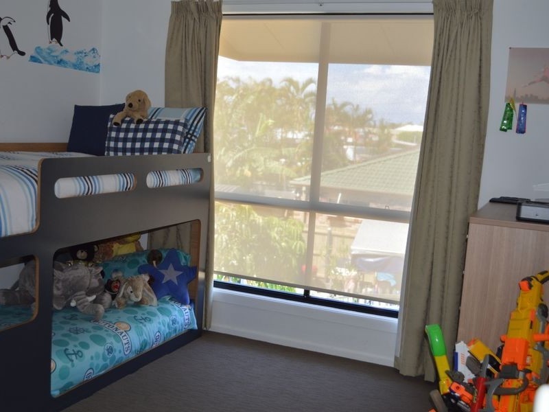 27 Fisher Ave, Southport QLD 4215