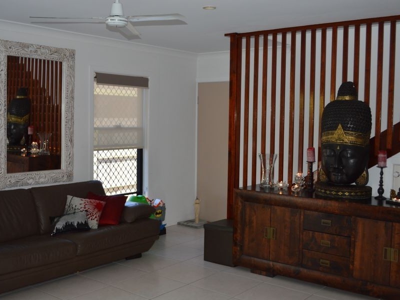 27 Fisher Ave, Southport QLD 4215