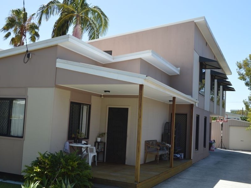 27 Fisher Ave, Southport QLD 4215