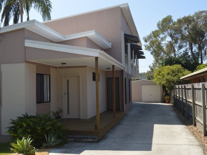 27 Fisher Ave, Southport QLD 4215