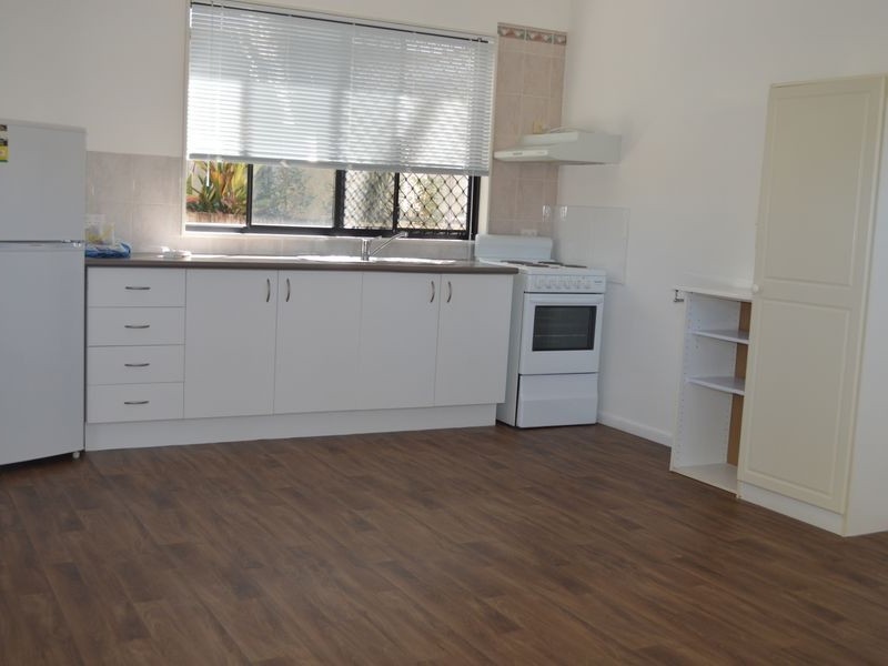 27 Fisher Ave, Southport QLD 4215