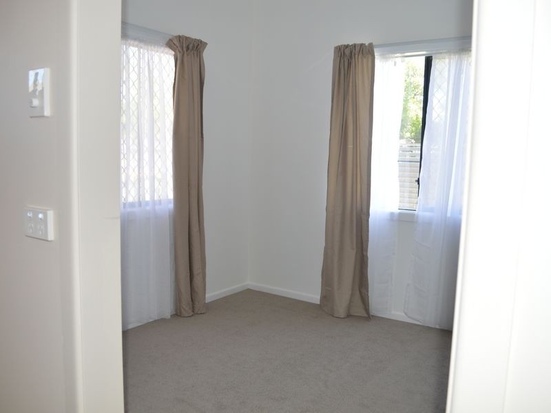 27 Fisher Ave, Southport QLD 4215