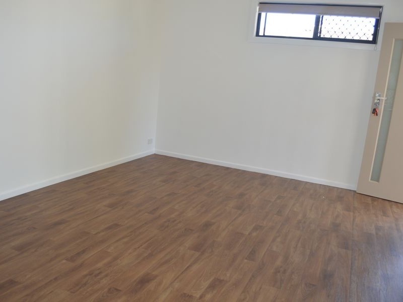 27 Fisher Ave, Southport QLD 4215