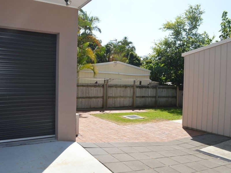 27 Fisher Ave, Southport QLD 4215