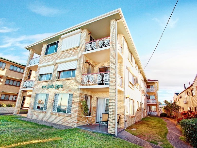 2/264 Marine Parade, Labrador QLD 4215