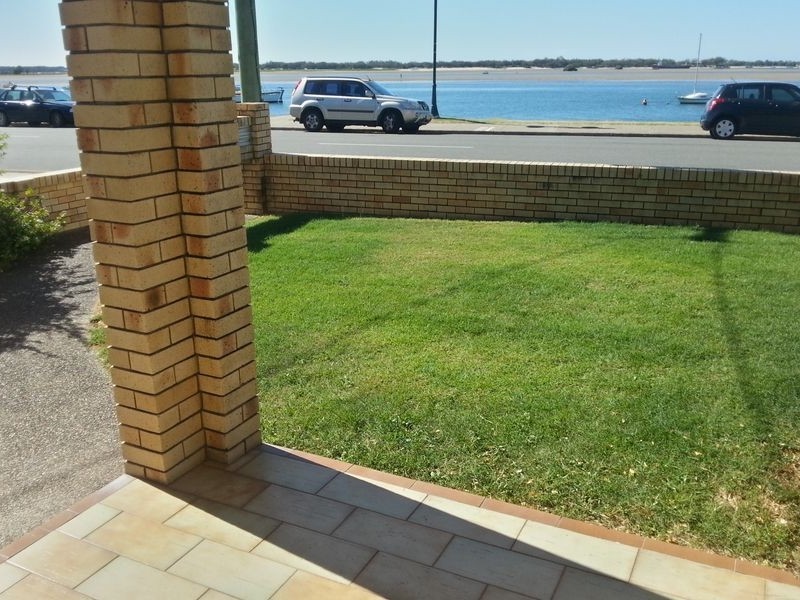 2/264 Marine Parade, Labrador QLD 4215