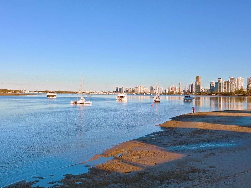 2/264 Marine Parade, Labrador QLD 4215