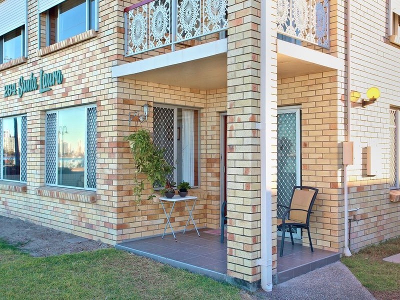 2/264 Marine Parade, Labrador QLD 4215