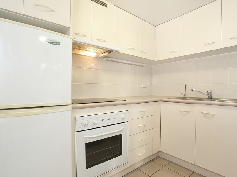 7/96 Stanhill Drive, Surfers Paradise QLD 4217