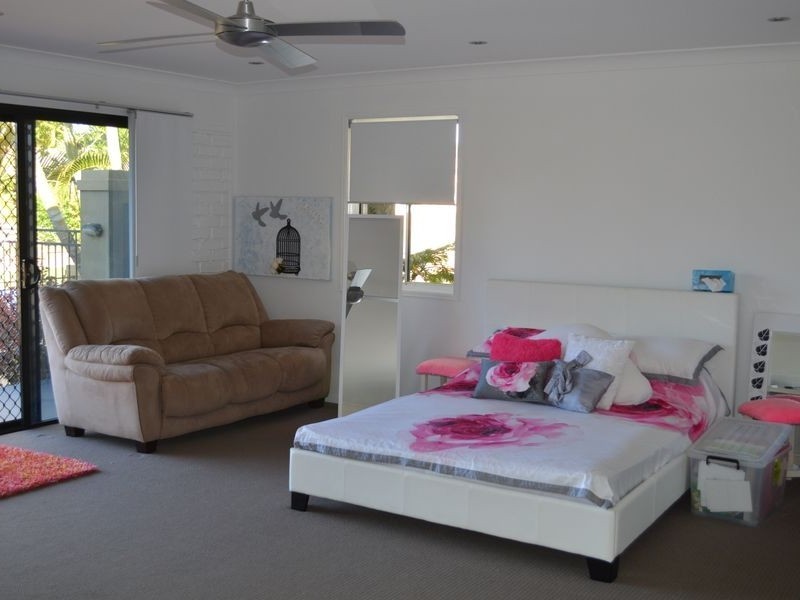 11 Jack Nicklaus Way, Parkwood QLD 4214