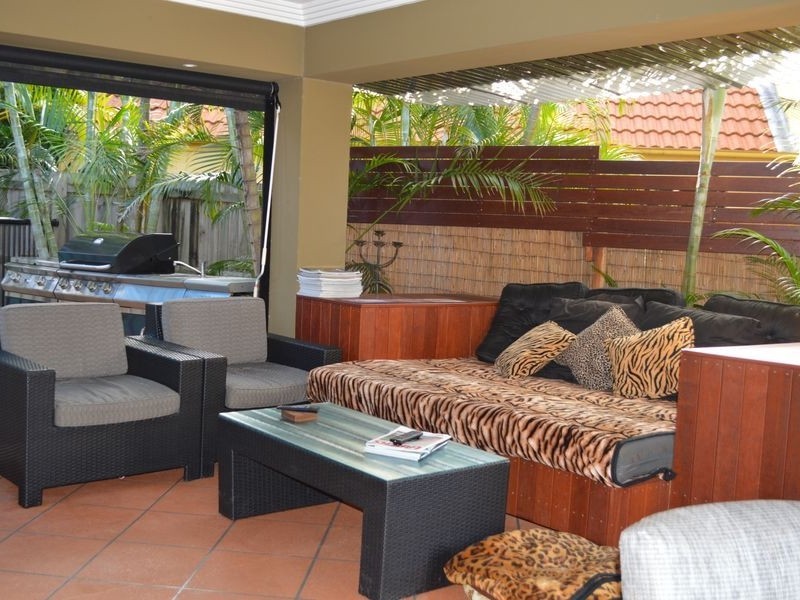 11 Jack Nicklaus Way, Parkwood QLD 4214